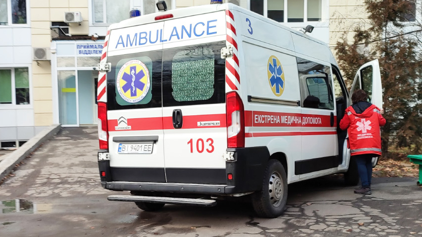 Реанімація в під’їзді багатоповерхівки: на Волині медики за 8 хвилин врятували жінку після зупинки серця