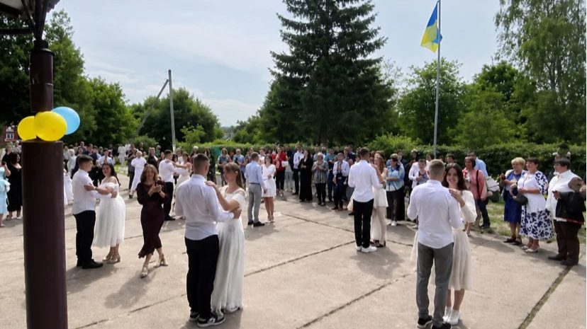 У ліцеї на Волині випускникам не дозволили станцювати підготовлений танець: між батьками та адміністрацією виник конфлікт