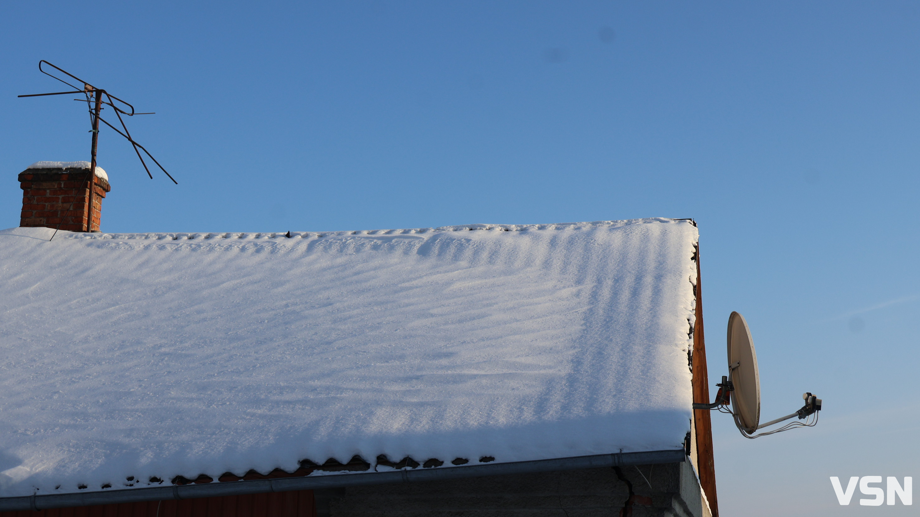 З лопатами замість скарг: як мешканці будинку у Луцьку згуртувалися після снігопаду