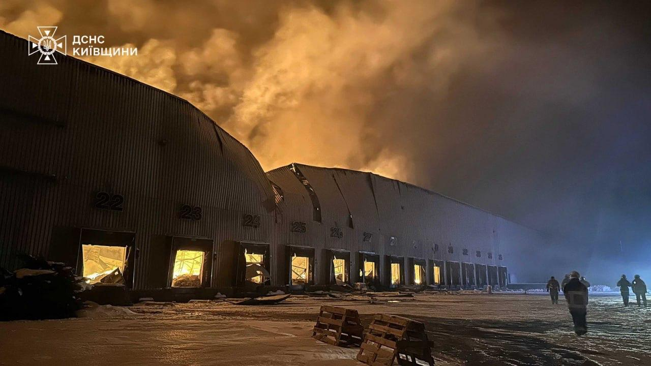 Росія масовано атакувала енергетику на заході і в центрі України: лунали вибухи у багатьох містах, є перебої зі світлом