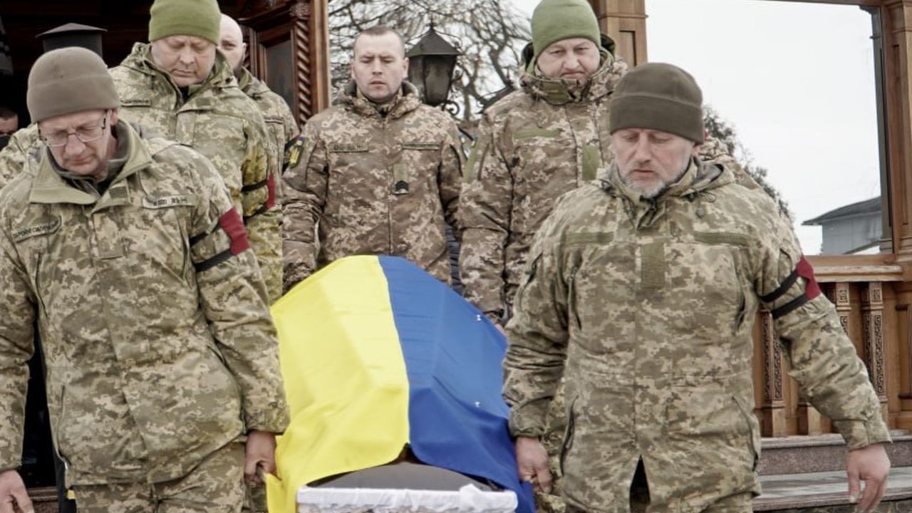 20 місяців вважався зниклим безвісти: на Волині в останню земну дорогу солдата Володимира Білусяка