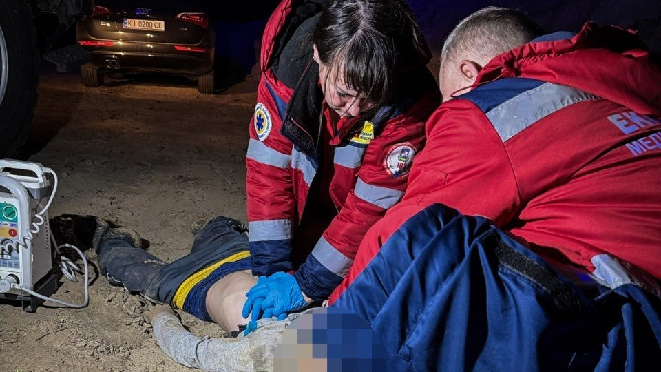 На Київщині 11-річного хлопчика засипало піском: дитина загинула