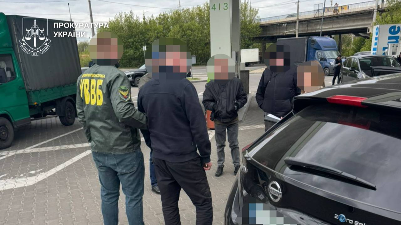 На Волині директор підприємства за 15 тисяч доларів збирався переправити ухилянта за кордон