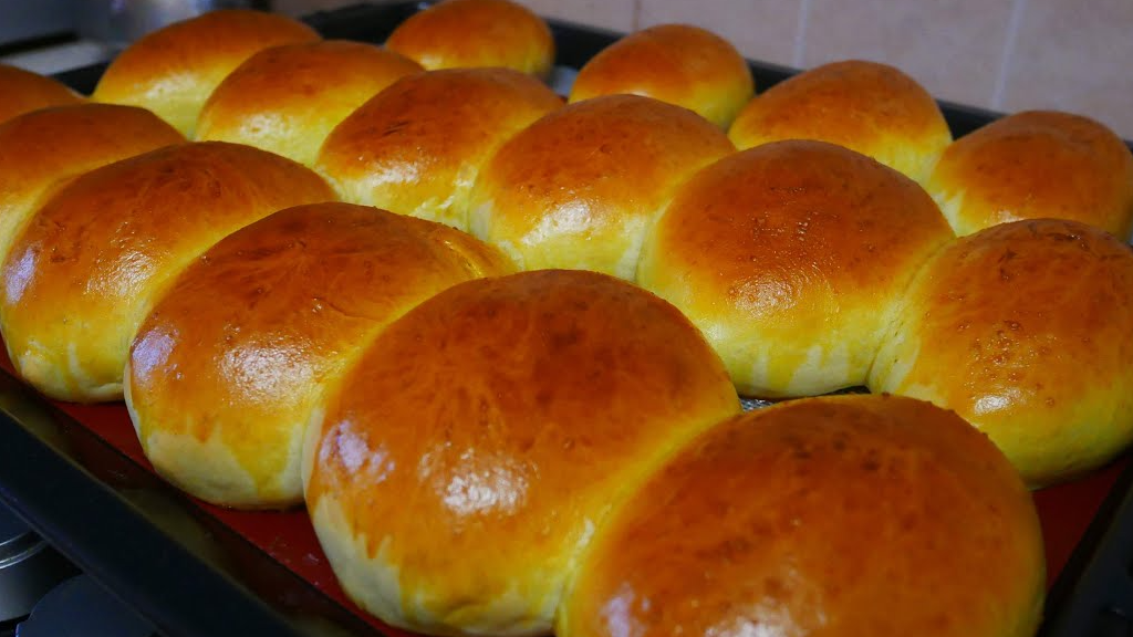 М’які та рум’яні: бабусині пиріжки з лівером, які зникають зі столу першими