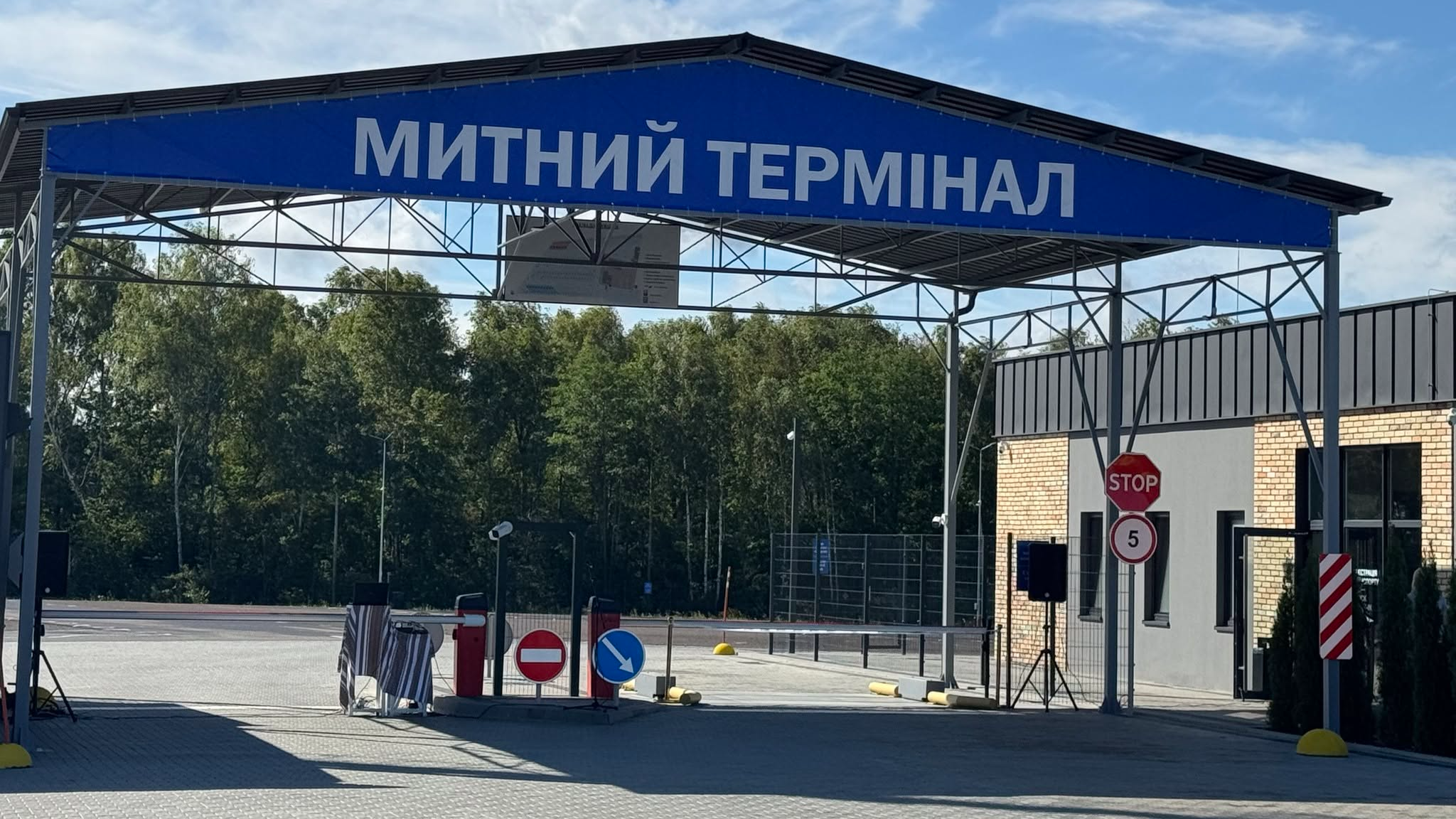 Працюватиме цілодобово: на Волині на новому митному терміналі вже оформили перший вантаж