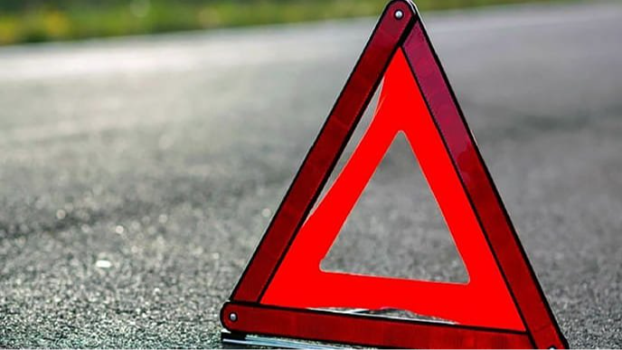На Волині авто влетіло у дерево, травмувалося двоє людей