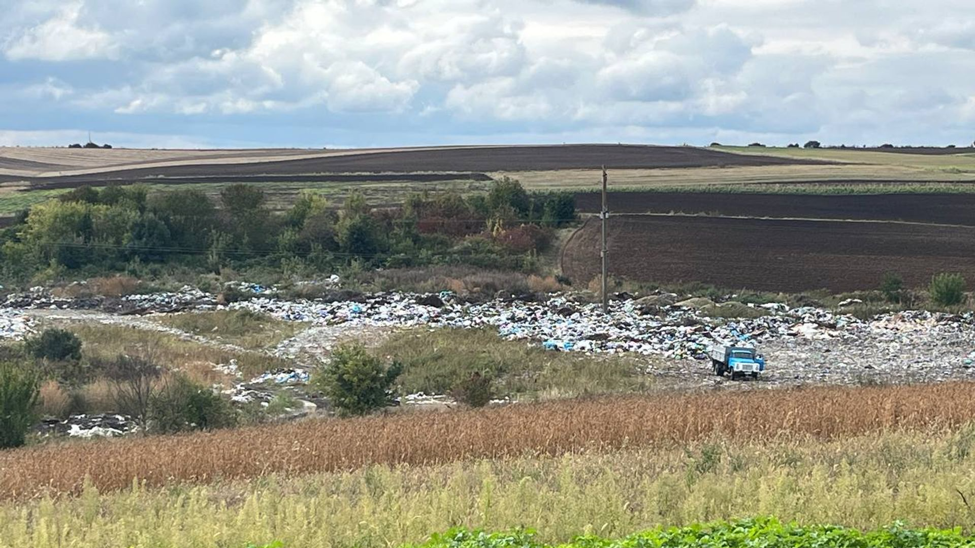 На Волині виявили звалище, що забруднює ґрунт: звозили сміття понад 50 років