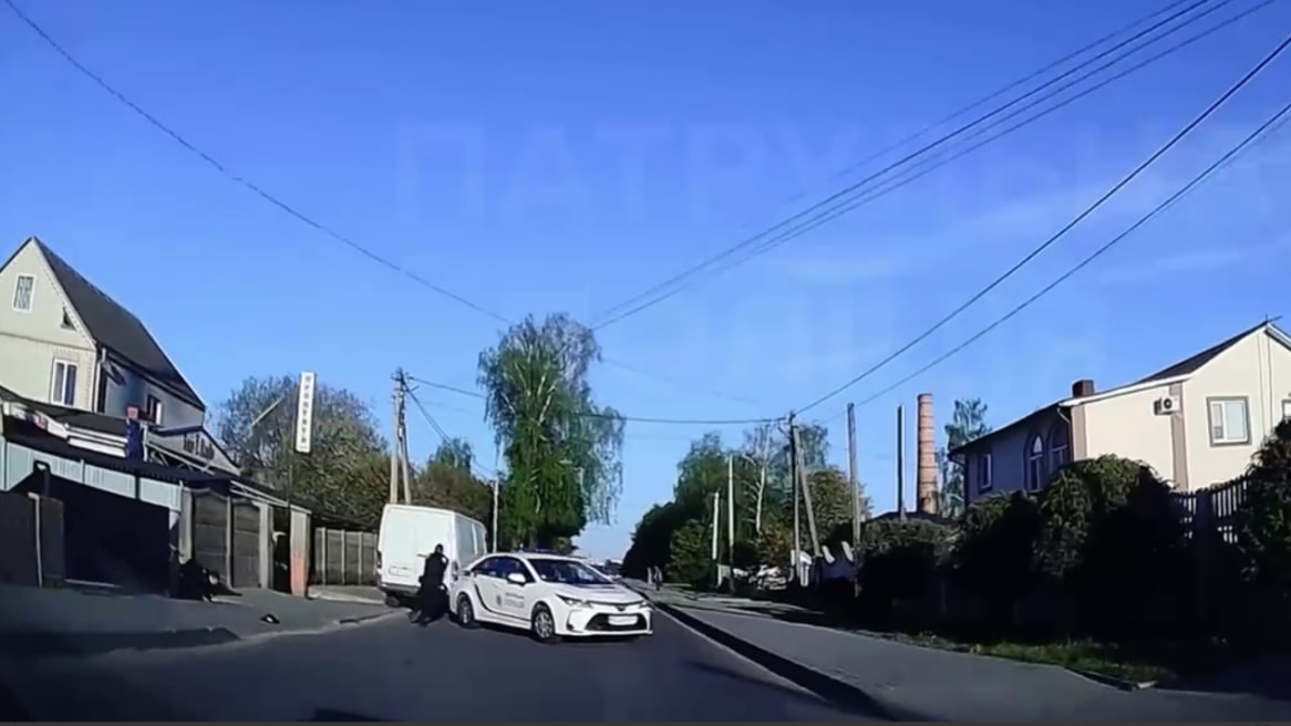 Стрілянина біля Луцька: під час переслідування водій наїхав на патрульного, поліція відкрила вогонь
