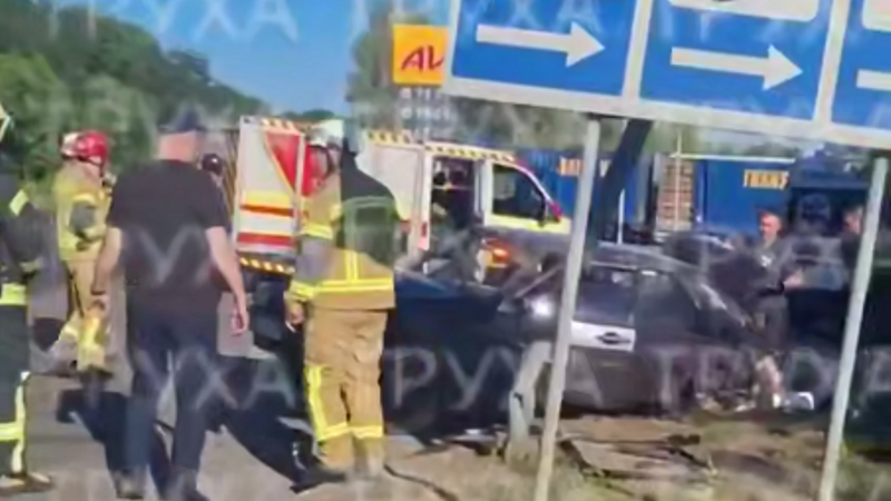 ДТП у Луцьку: два авто розтрощені, постраждала жінка