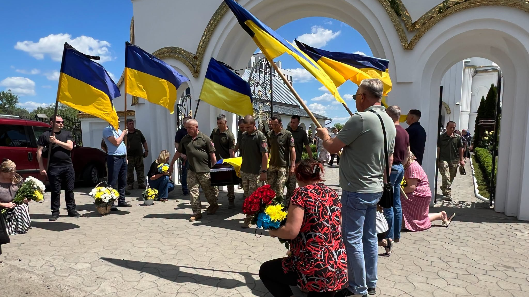Понад рік рідні жили надією: на Волині провели в останню дорогу Героя Олега Москалюка