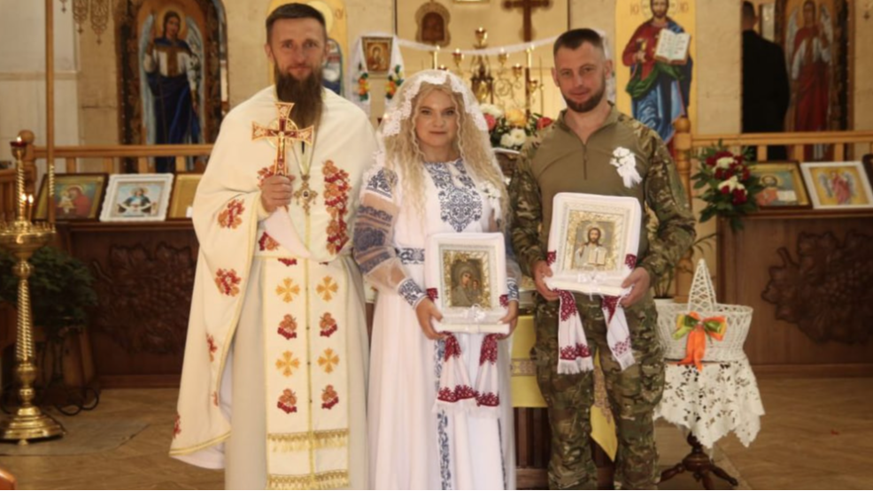Любов з першого погляду: На Волині військовий обвінчався з коханою