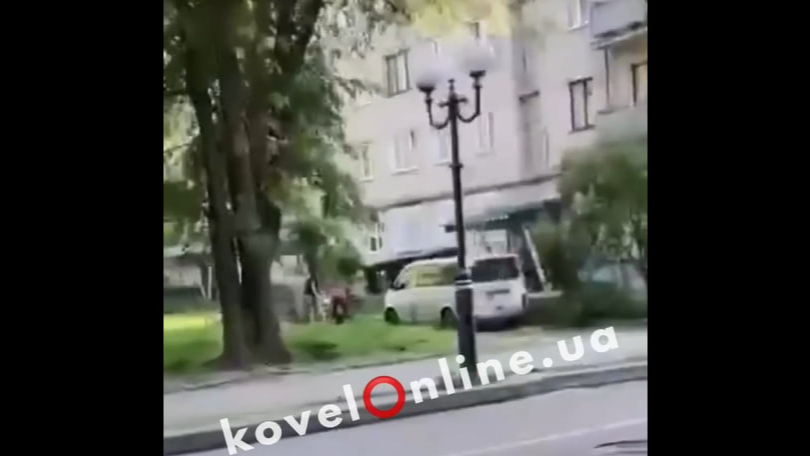 У Ковелі представники ТЦК зупинили чоловіка в СЗЧ: момент затримання потрапив на відео