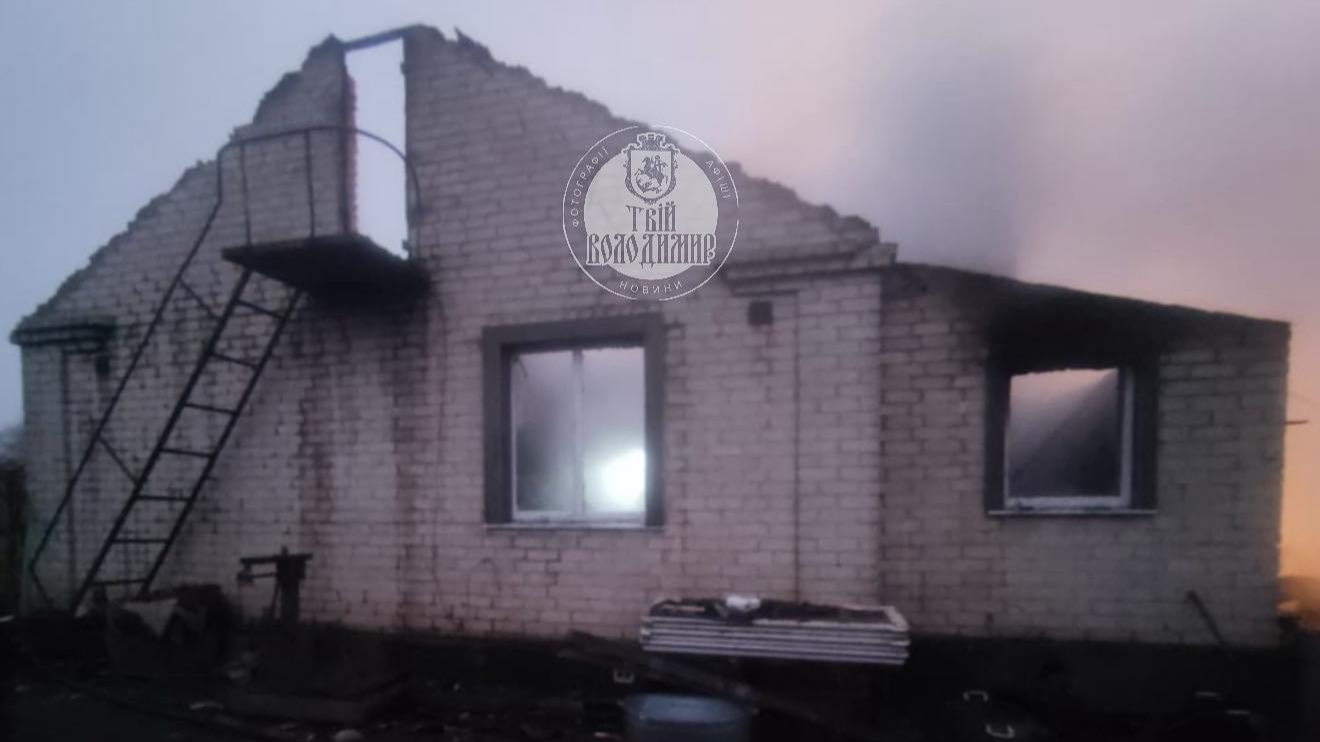 За лічені хвилини сім’я втратила все: на Волині пожежа знищила житловий будинок