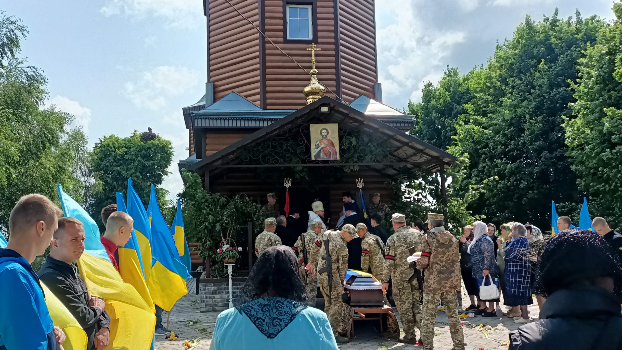 Молоде життя обірвала жорстока війна у віці 28 років: у Луцькому районі попрощалися з Героєм Артемом Мулявкою