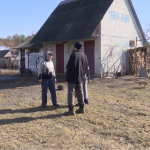 Скандал біля Луцька: жінка скаржиться на сморід від козиної ферми сусідів