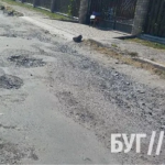 «Дорога до могили сина — як поле бою»: мама загиблого Героя з Волині вимагає ремонту