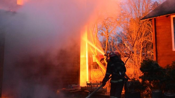 На Волині вночі горіли дві будівлі