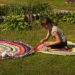 Двометровий килим і не тільки: 10-річна майстриня з Волині вражає в’язаними виробами