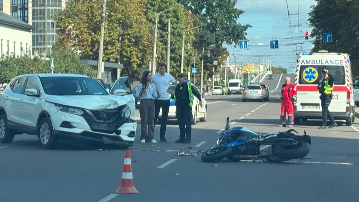 У Луцьку водійка «Ніссана» збила мотоцикліста: чоловік у лікарні з серйозними травмами