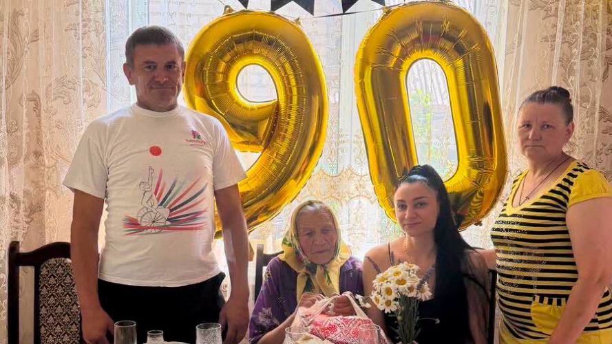 На Волині привітали 90-річну ювілярку, онук якої захищає Україну