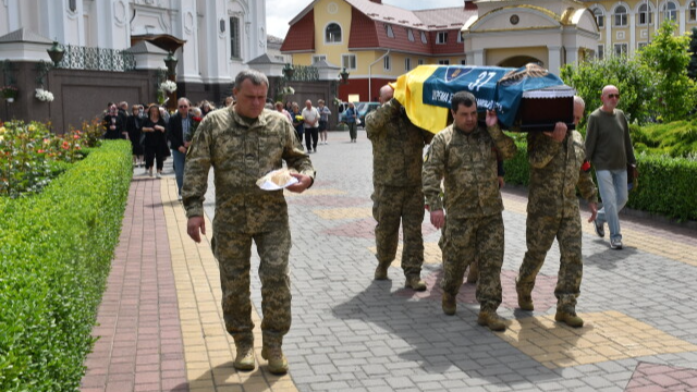 Через рік після загибелі на Волині попрощалися з Героєм Олександром Бондаренком