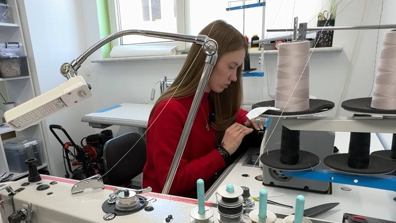 Вірить, що чоловік нею б пишався: вдова загиблого бійця відкрила бізнес з пошиття одягу в Луцьку