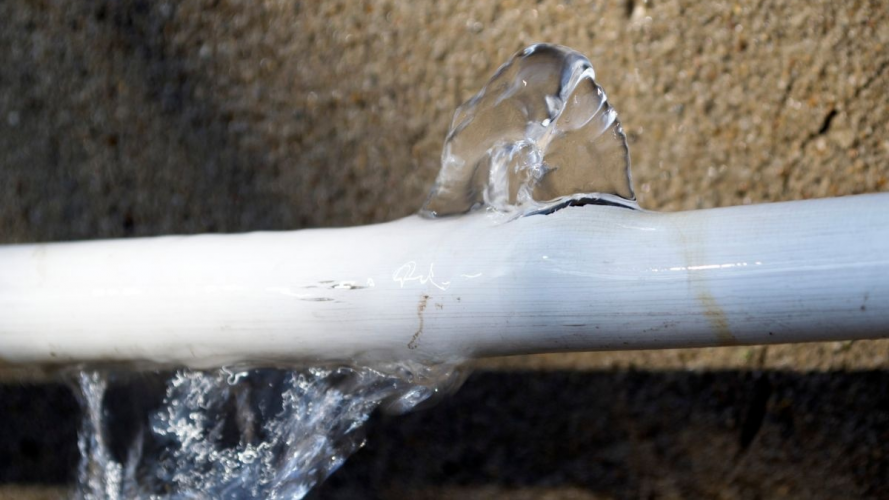 Труби розірвало у Рівному