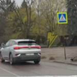 У Луцьку автівка збила чоловіка на електросамокаті