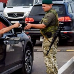 Виїзд чоловіків за кордон з 1 вересня 2026: хто має право та які документи потрібні