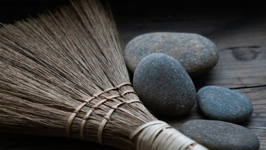 Волинянка кинула чоловіку віник в очі, а той подав на дружину до суду