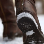 Що зробити, щоб взуття не ковзало взимку: простий спосіб зробити підошву неслизькою