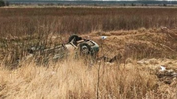 У Луцькому районі автівка перекинулась та задимілась, у салоні затисло людину