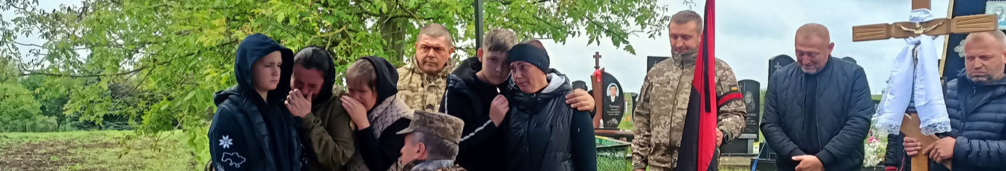 Без надійного плеча залишилися дружина, син та донька: на Волині попрощались з Героєм Павлом Плисюком