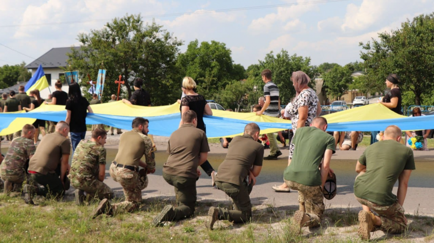Син загиблого Героя продовжує захищати Україну: на Рівненщині попрощалися з трьома Воїнами