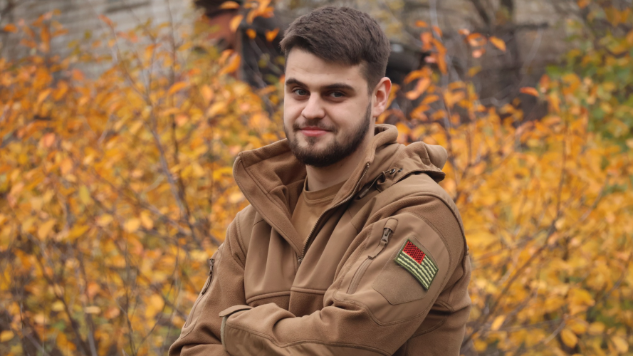 «Мене задовбали ті г**дони»: історія 22-річного танкіста, який став головним сержантом «Сталевої Сотки»