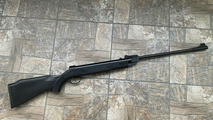 На Волині підліток поранив себе з пневматичної рушниці: судили його матір