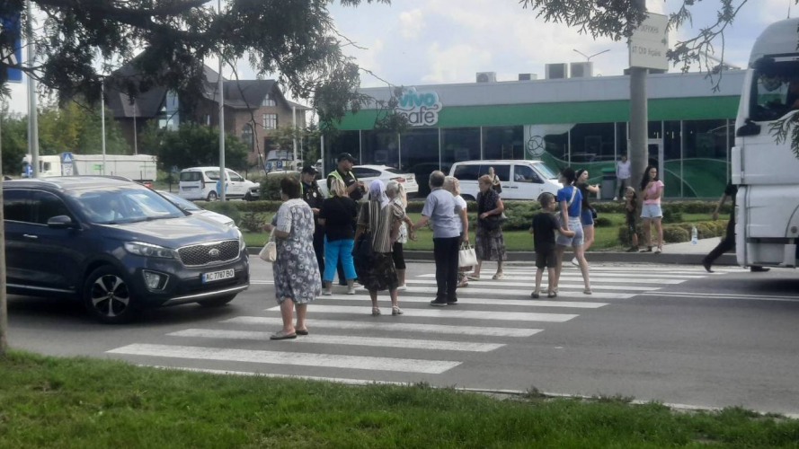 У Луцьку на Львівській люди перекрили дорогу: що відомо