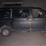 Пошкодили авто та травмували двох військовослужбовців: у Луцьку близько 30 людей напали на ТЦК