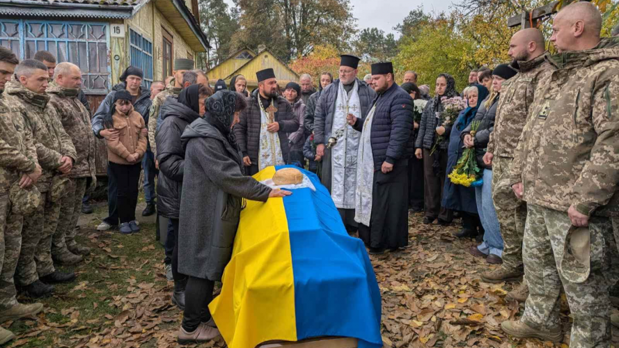 Дві доньки зростатимуть без батька: на Волині попрощалися з Героєм Василем Кубським