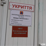Укриття в центрі Луцька: одне — як склад, інше — притулок із ковдрами