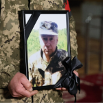 У Луцьку попрощалися з військовослужбовцем Сергієм Ткачем