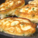 Простий рецепт «лінивих» пиріжків на сковорідці