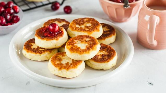 Один інгредієнт — і сирники тануть у роті: кулінарний трюк, який змінює все