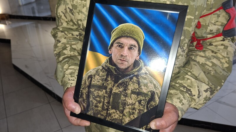 У Луцьку попрощалися із захисником Андрієм Поліщуком, який загинув на Курщині