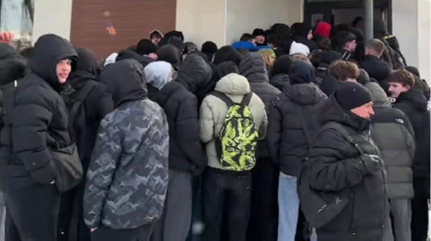 підлітки штурмували магазин одягу у Рівному