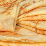 Не молоко і не кефір: простий інгредієнт, з яким млинці виходять ніжні й еластичні