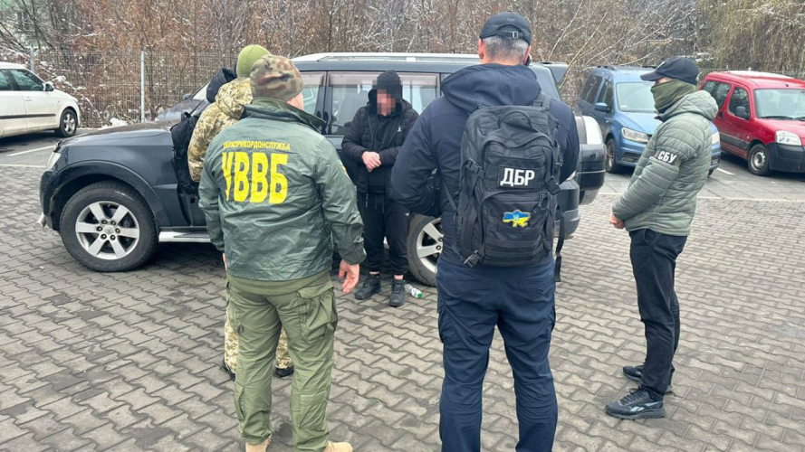 Брав хабарі від «ухилянтів»: волинські прикордонники підтвердили затримання інспектора