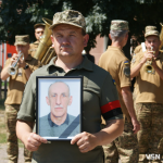 Рідні сподівалися, що в полоні, але дива не сталося: у Рожищі провели в останню путь воїна Миколу Катеринюка