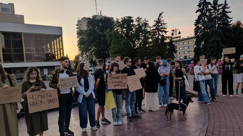 законопроєкт про НАБУ та САП, протест, Луцьк