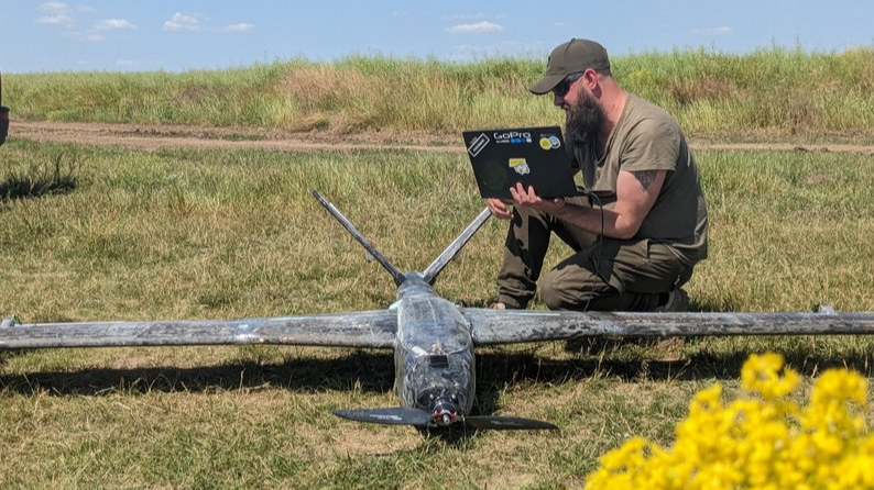 Волинянин з підрозділу «Злі пташки» розповів, як виготовляє дрони